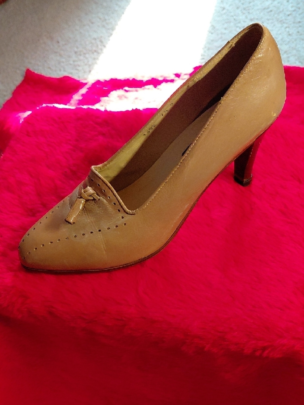 Nickels Tan Leather Pointed Tassel Pumps